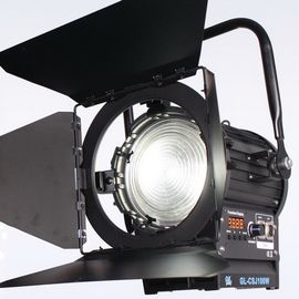 Alta potenza luminosa 200W LED Fresnel Light Daylight Battery alimentata per illuminazione cinematografica e di studio ((Pole-Operated Yoke) fornitore