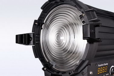 Rimpiazzo di tungsteno 200W LED Fresnel Light High TLCI/CRI per illuminazione di studio televisivo ((Pole-Operated Yoke) fornitore